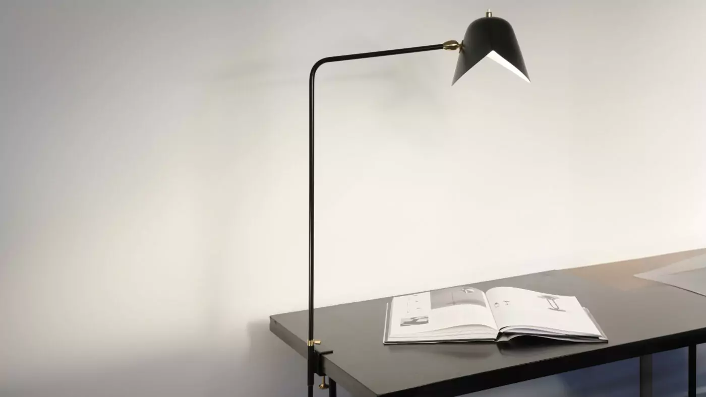 Lampe Agrafee Simple de Serge Mouille, alliant design industriel et finesse pour une décoration raffinée